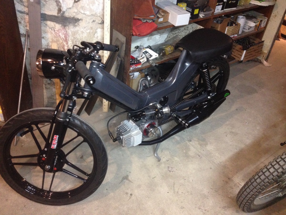 Garage Build Gray Kickstart Puch