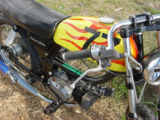 Flame Tank Carabela. - 1981 Carabela Carrera