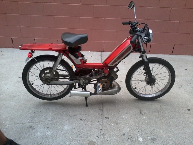 Red Death - 1977 Peugeot 103LS