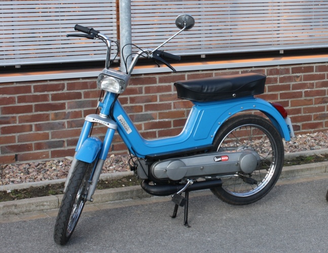 Zicke - 1976 Vespa Boxer