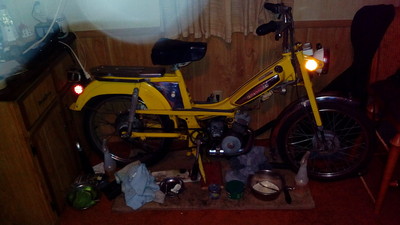 mellow yellow - 1975 Motobecane Mobylette