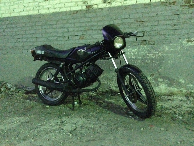 Black to the future  - 1982 Honda MB-5