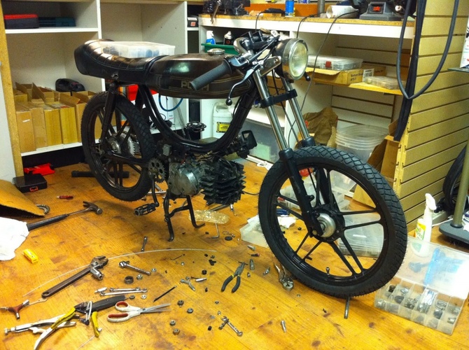 Brown Magnum Version 2 -  Puch Magnum MK II -UPS
