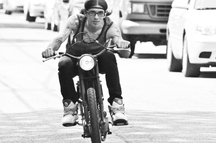 Tor zur Freiheit - 1976 Puch Maxi