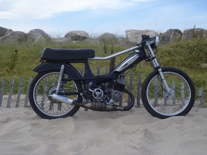 black AV10 - 1979 Motobecane 50V