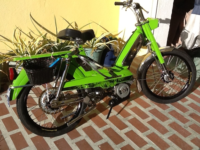 Green Machine 2 - 1975 Peugeot 103SP